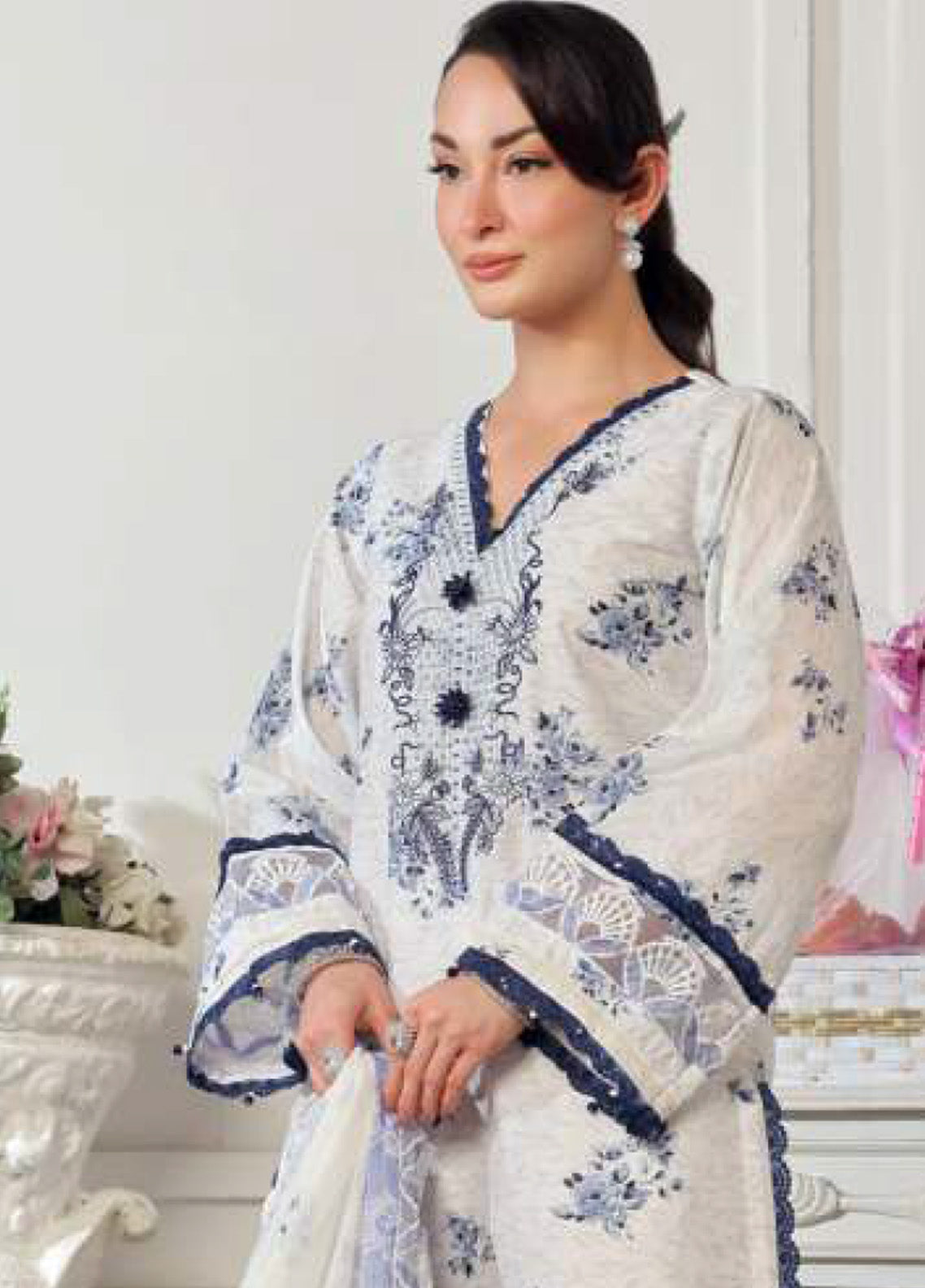 Applique Kari By Alzohaib Embroidered Lawn 3 Piece Unstitched Suit AZ25AK D-04 Applique Kari By Alzohaib Embroidered Lawn 3 Piece Unstitched Suit AZ25AK D-04