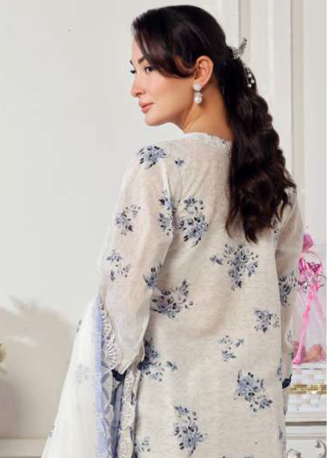 Applique Kari By Alzohaib Embroidered Lawn 3 Piece Unstitched Suit AZ25AK D-04 Applique Kari By Alzohaib Embroidered Lawn 3 Piece Unstitched Suit AZ25AK D-04