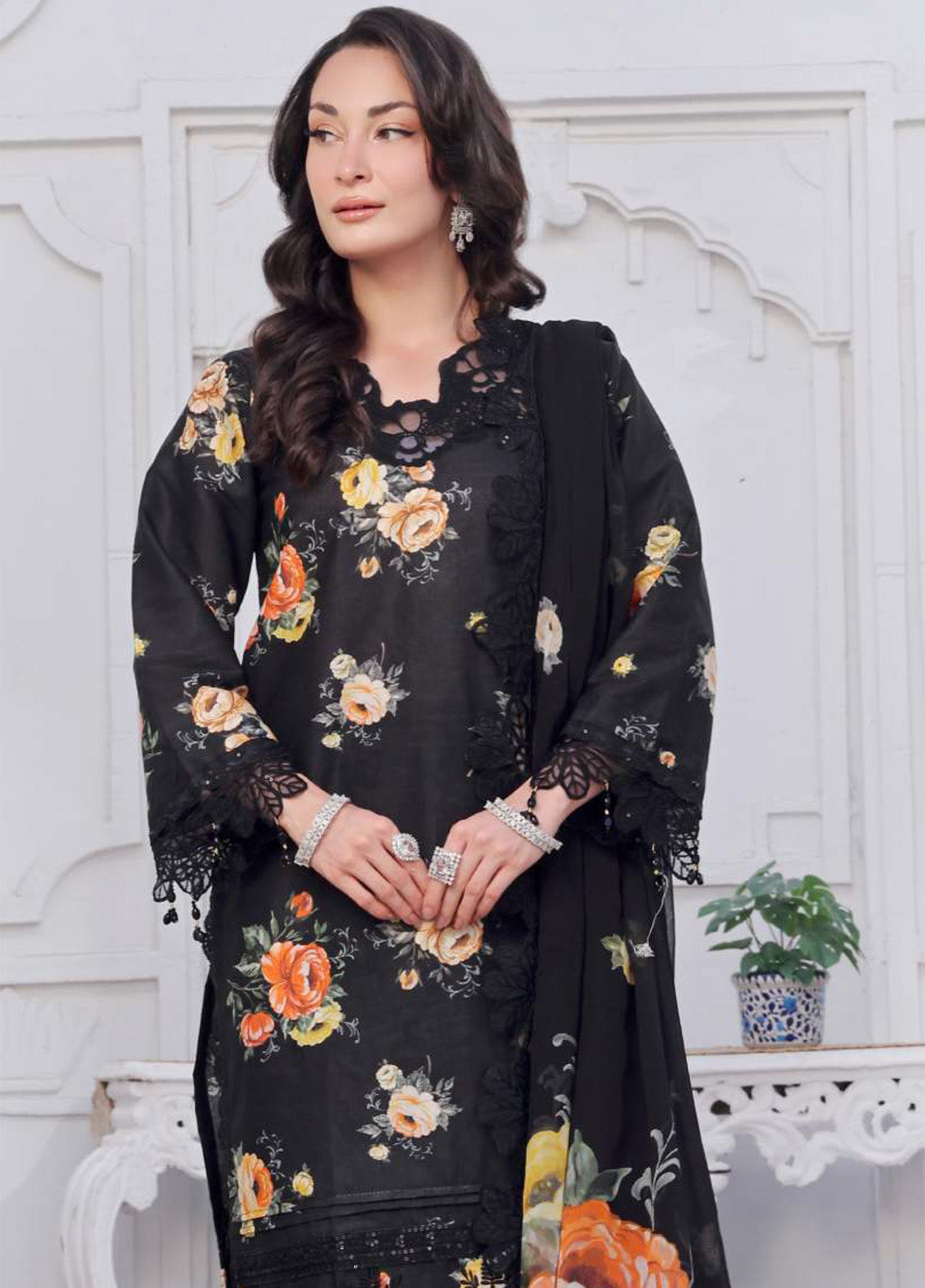 Applique Kari By Alzohaib Embroidered Lawn 3 Piece Unstitched Suit AZ25AK D-06 Applique Kari By Alzohaib Embroidered Lawn 3 Piece Unstitched Suit AZ25AK D-06