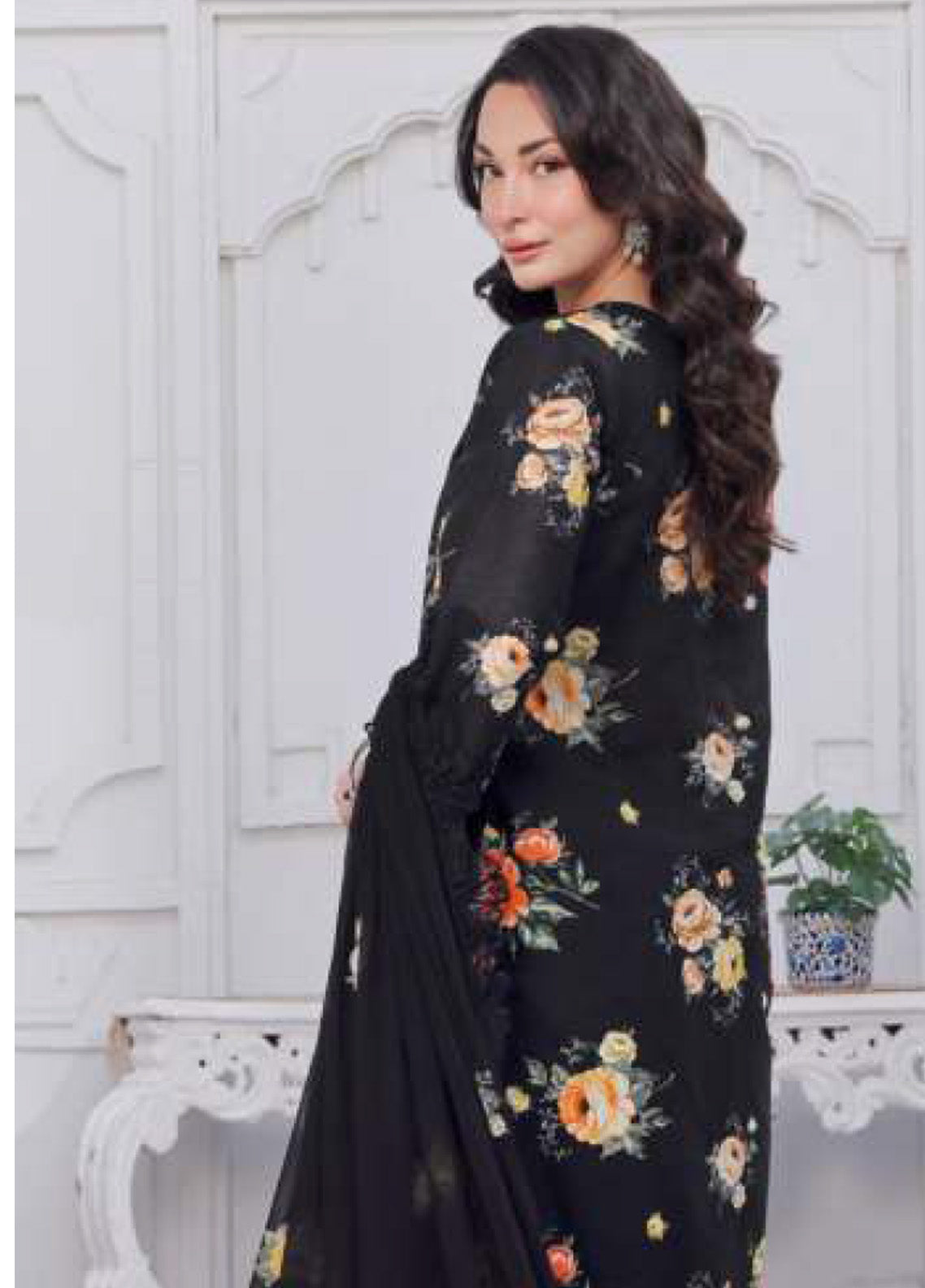 Applique Kari By Alzohaib Embroidered Lawn 3 Piece Unstitched Suit AZ25AK D-06 Applique Kari By Alzohaib Embroidered Lawn 3 Piece Unstitched Suit AZ25AK D-06