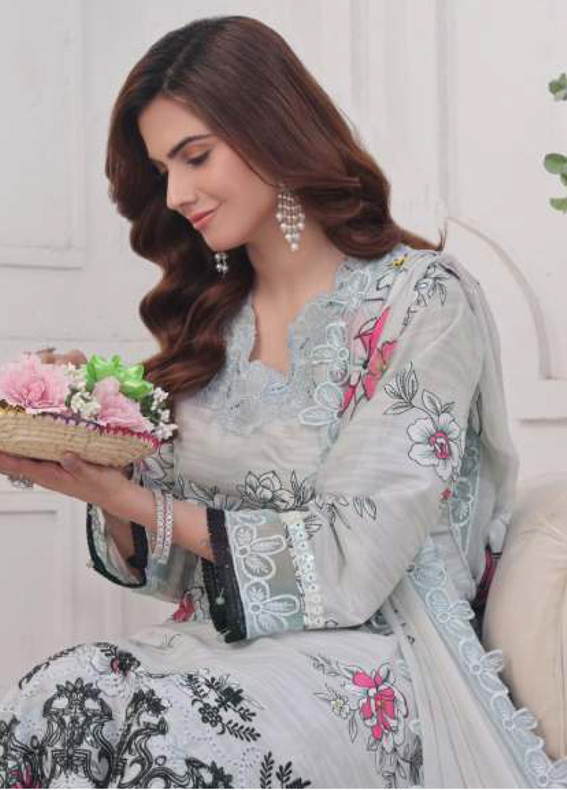 Applique Kari By Alzohaib Embroidered Lawn 3 Piece Unstitched Suit AZ25AK D-07 Applique Kari By Alzohaib Embroidered Lawn 3 Piece Unstitched Suit AZ25AK D-07