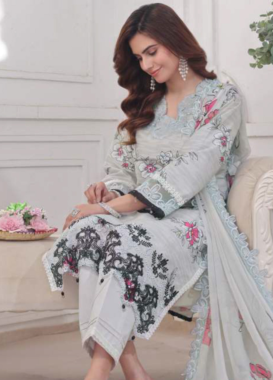 Applique Kari By Alzohaib Embroidered Lawn 3 Piece Unstitched Suit AZ25AK D-07 Applique Kari By Alzohaib Embroidered Lawn 3 Piece Unstitched Suit AZ25AK D-07