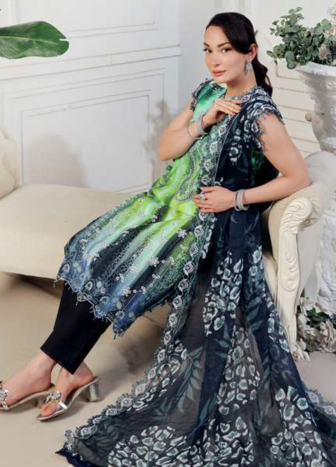 Applique Kari By Alzohaib Embroidered Lawn 3 Piece Unstitched Suit AZ25AK D-08 Applique Kari By Alzohaib Embroidered Lawn 3 Piece Unstitched Suit AZ25AK D-08