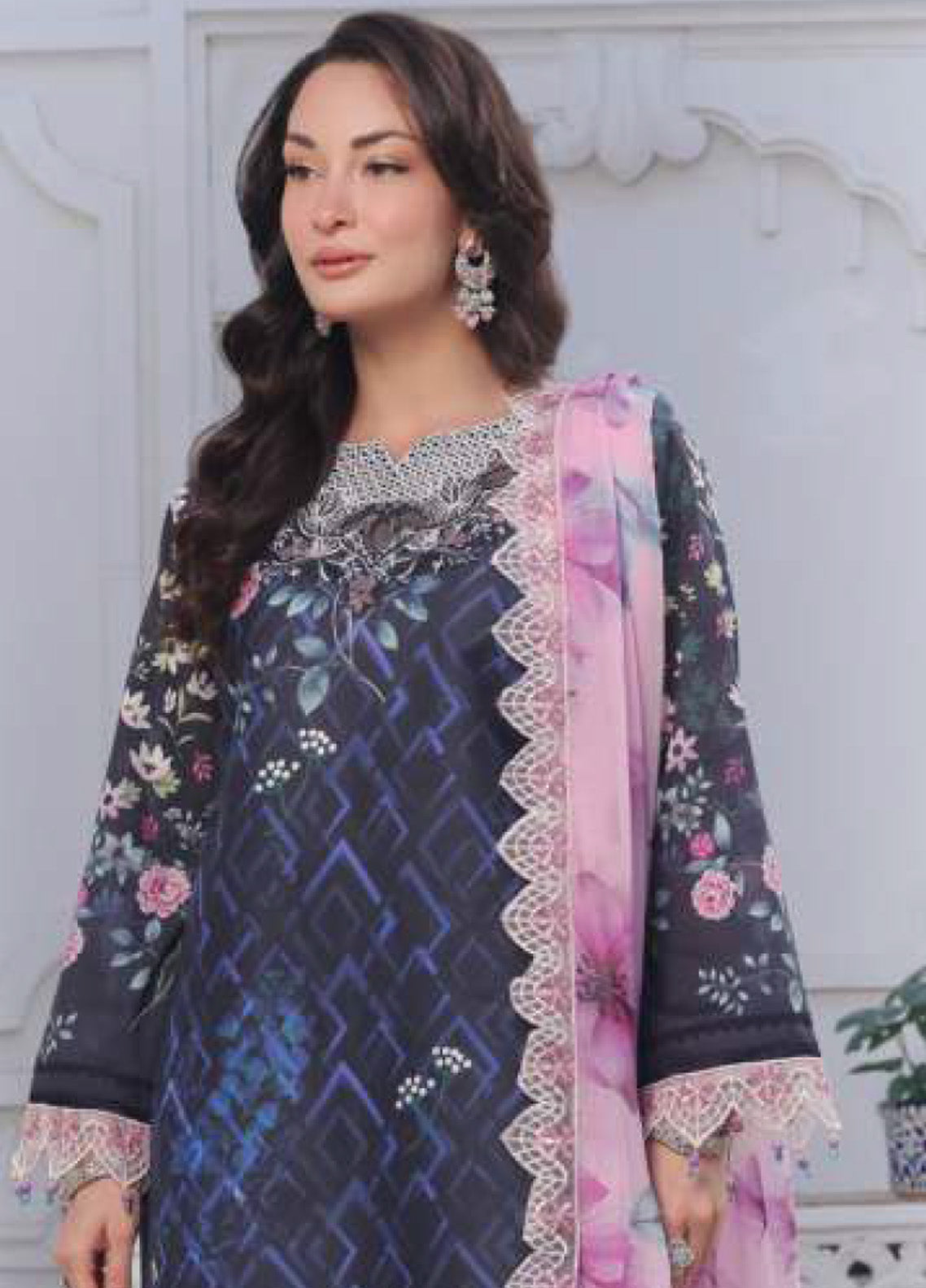 Applique Kari By Alzohaib Embroidered Lawn 3 Piece Unstitched Suit AZ25AK D-10 Applique Kari By Alzohaib Embroidered Lawn 3 Piece Unstitched Suit AZ25AK D-10