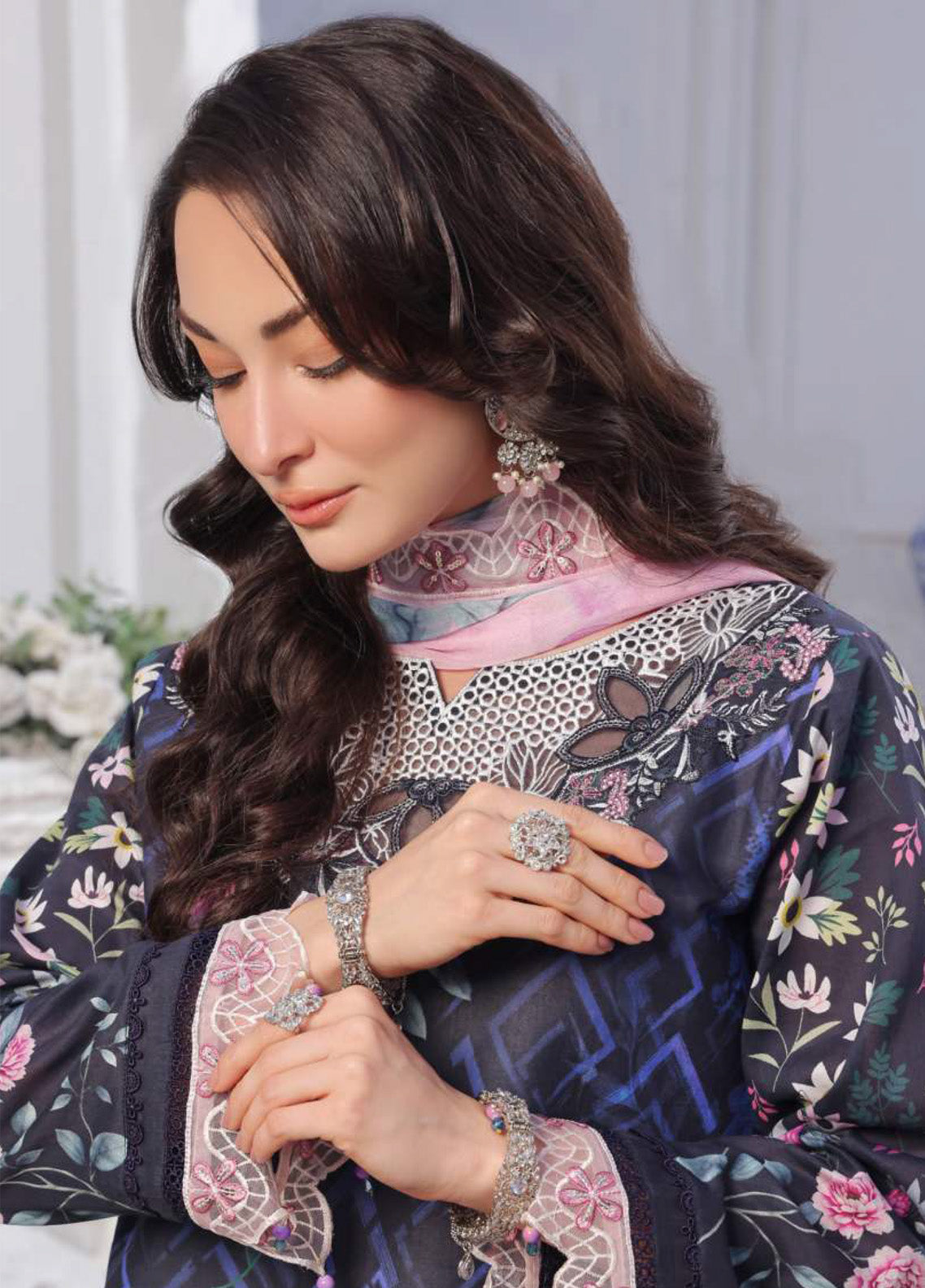 Applique Kari By Alzohaib Embroidered Lawn 3 Piece Unstitched Suit AZ25AK D-10 Applique Kari By Alzohaib Embroidered Lawn 3 Piece Unstitched Suit AZ25AK D-10