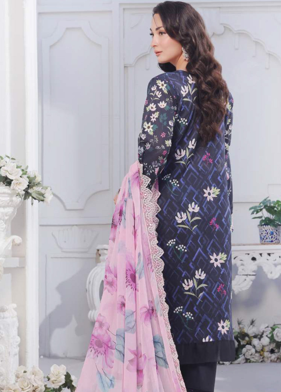 Applique Kari By Alzohaib Embroidered Lawn 3 Piece Unstitched Suit AZ25AK D-10 Applique Kari By Alzohaib Embroidered Lawn 3 Piece Unstitched Suit AZ25AK D-10