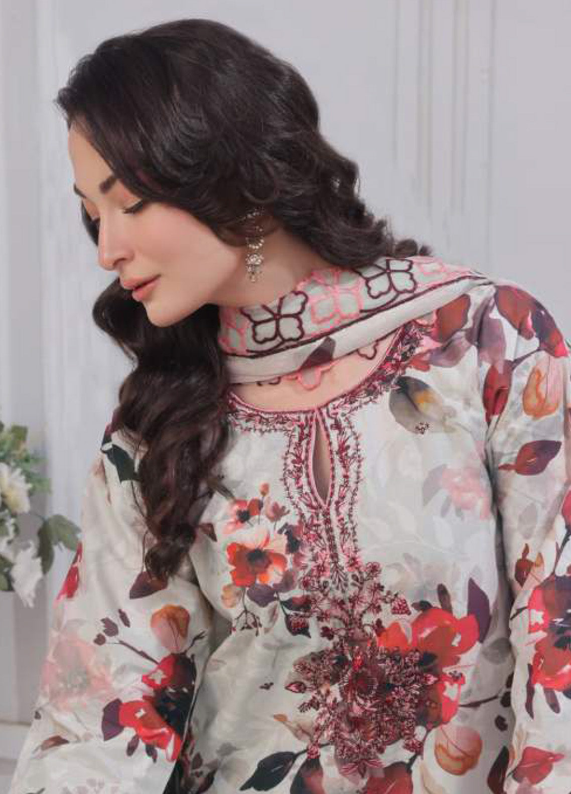 Applique Kari By Alzohaib Embroidered Lawn 3 Piece Unstitched Suit AZ25AK D-11 Applique Kari By Alzohaib Embroidered Lawn 3 Piece Unstitched Suit AZ25AK D-11