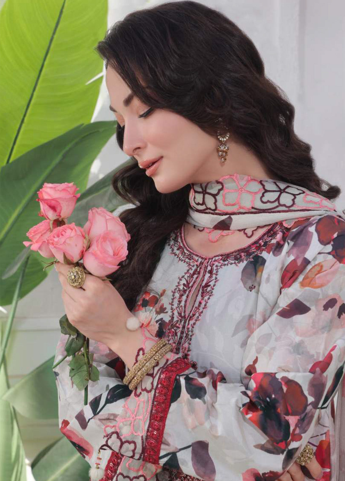 Applique Kari By Alzohaib Embroidered Lawn 3 Piece Unstitched Suit AZ25AK D-11 Applique Kari By Alzohaib Embroidered Lawn 3 Piece Unstitched Suit AZ25AK D-11