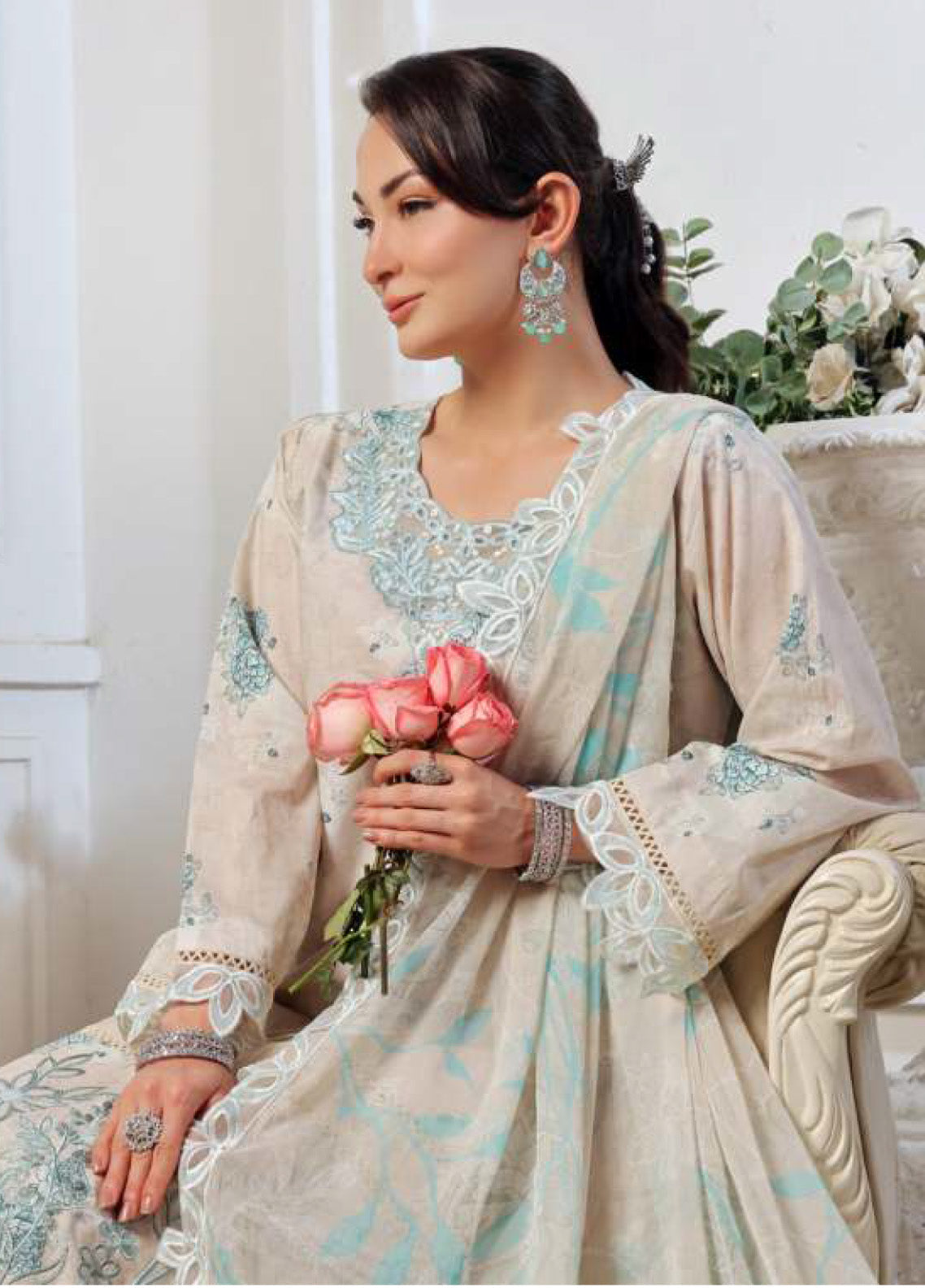 Applique Kari By Alzohaib Embroidered Lawn 3 Piece Unstitched Suit AZ25AK D-12 Applique Kari By Alzohaib Embroidered Lawn 3 Piece Unstitched Suit AZ25AK D-12