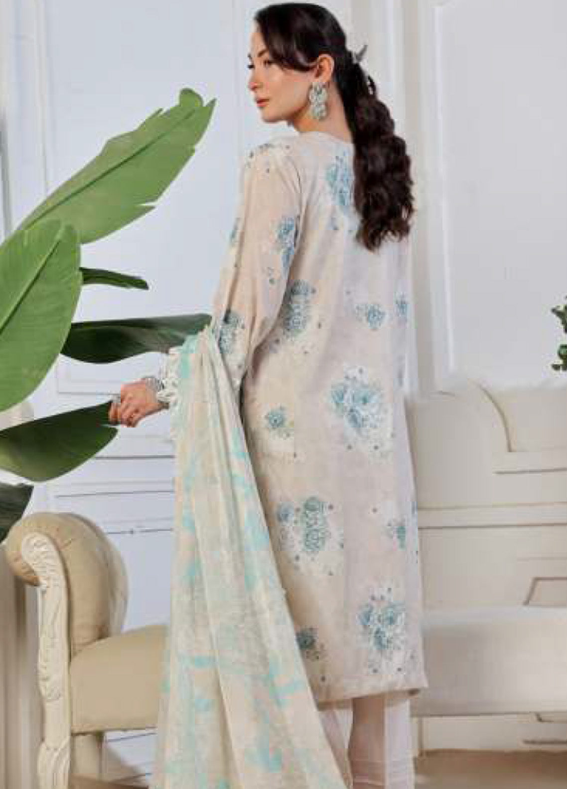 Applique Kari By Alzohaib Embroidered Lawn 3 Piece Unstitched Suit AZ25AK D-12 Applique Kari By Alzohaib Embroidered Lawn 3 Piece Unstitched Suit AZ25AK D-12