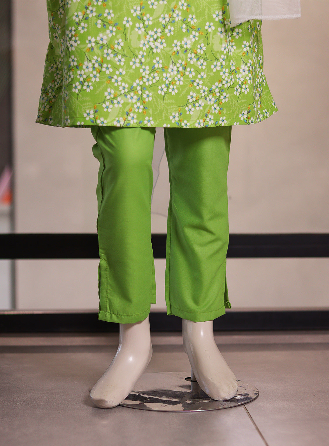 Aroob Fancy Embroidered Cotton Suit Stitch 3 Piece ARB24G D-0185 Aroob Fancy Embroidered Cotton Suit Stitch 3 Piece ARB24G D-0185