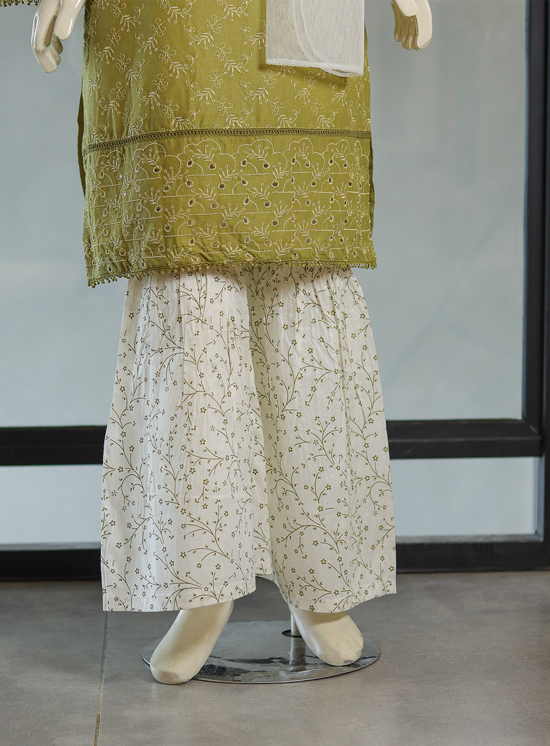 Aroob Fancy Embroidered Cotton Suit Stitch 3 Piece ARB24G D-0187 Aroob Fancy Embroidered Cotton Suit Stitch 3 Piece ARB24G D-0187