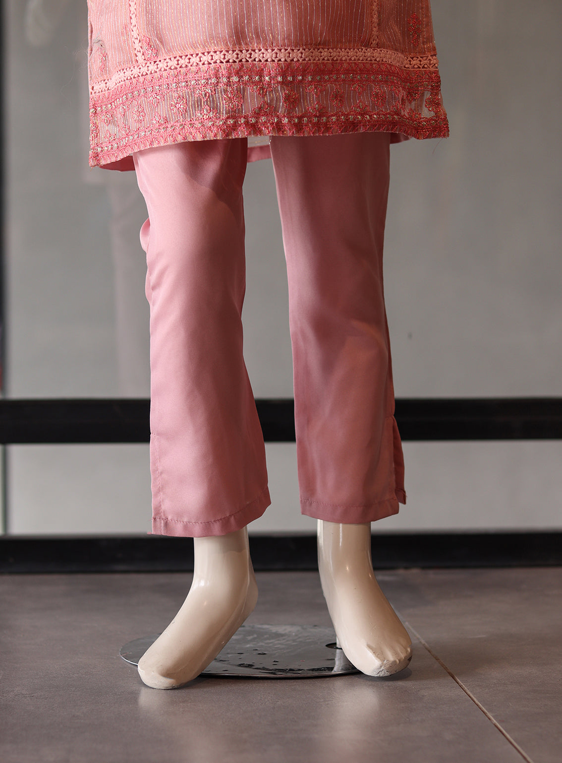 Aroob Fancy Embroidered Net Suit Stitch 3 Piece - ARB24G 060 Aroob Fancy Embroidered Net Suit Stitch 3 Piece - ARB24G 060