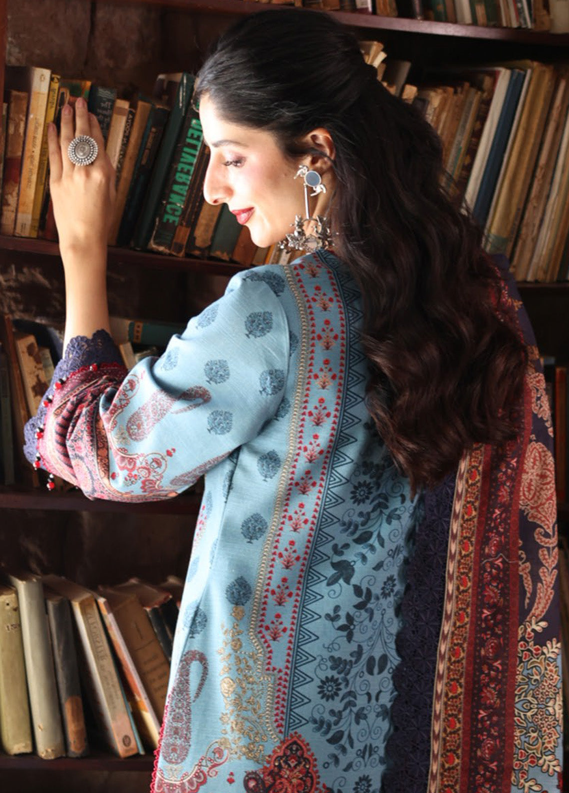 Asim Jofa Embroidered Khaddar Winter 3 Piece Unstitched Suit AJ24UW AJUW-01 Asim Jofa Embroidered Khaddar Winter 3 Piece Unstitched Suit AJ24UW AJUW-01