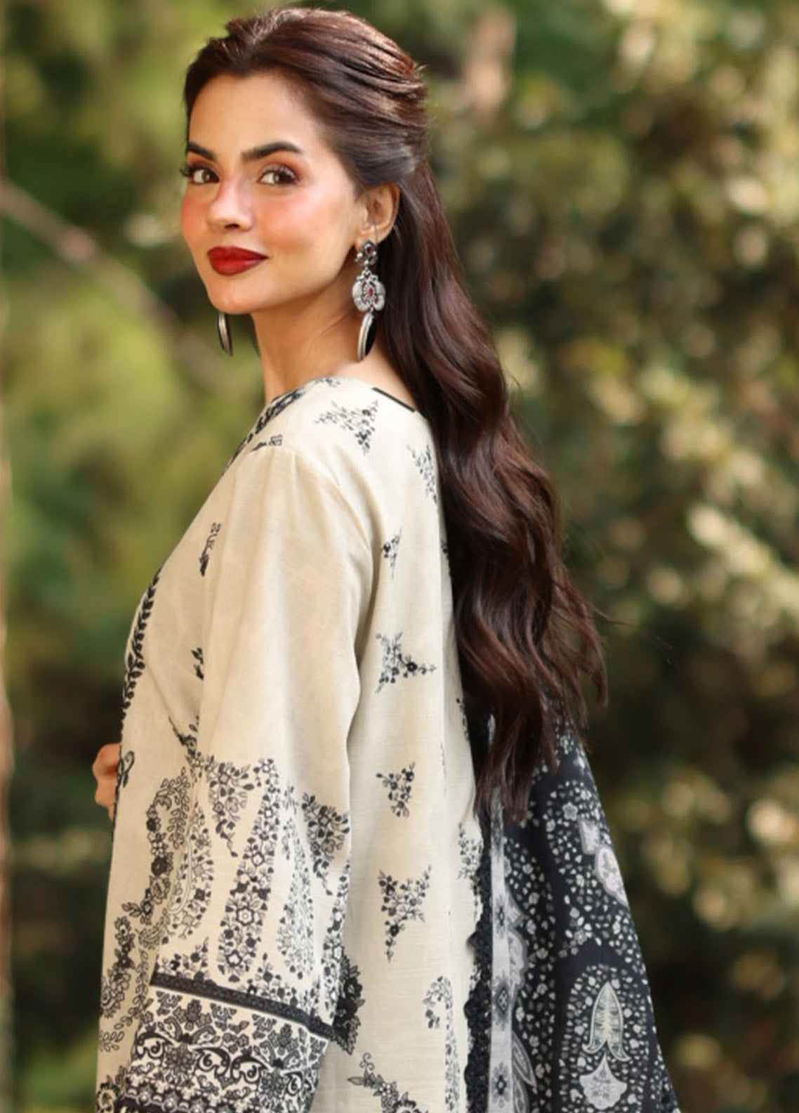 Asim Jofa Embroidered Khaddar Winter 3 Piece Unstitched Suit AJ24UW AJUW-04 Asim Jofa Embroidered Khaddar Winter 3 Piece Unstitched Suit AJ24UW AJUW-04
