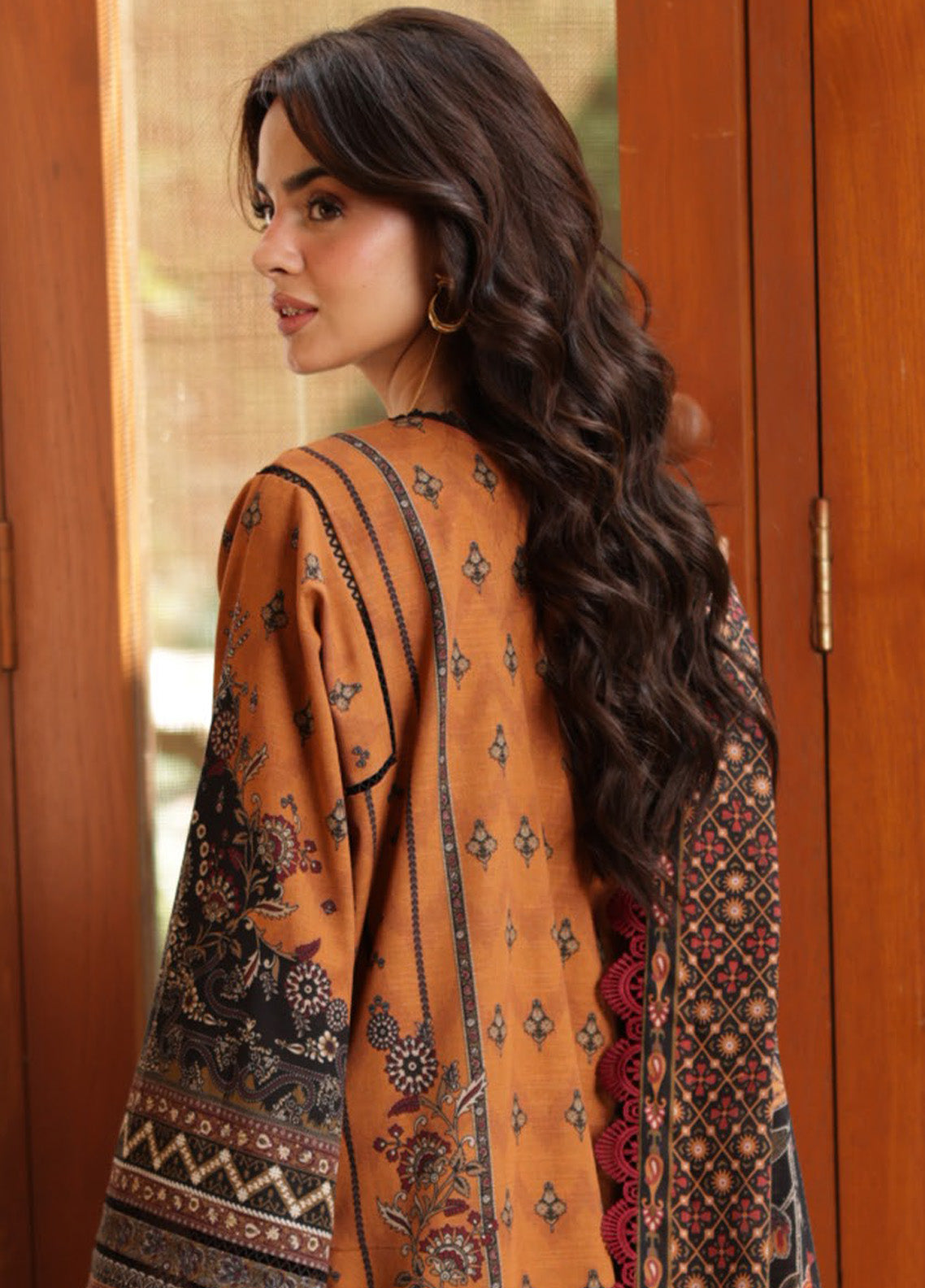 Asim Jofa Embroidered Khaddar Winter 3 Piece Unstitched Suit AJ24UW AJUW-07 Asim Jofa Embroidered Khaddar Winter 3 Piece Unstitched Suit AJ24UW AJUW-07