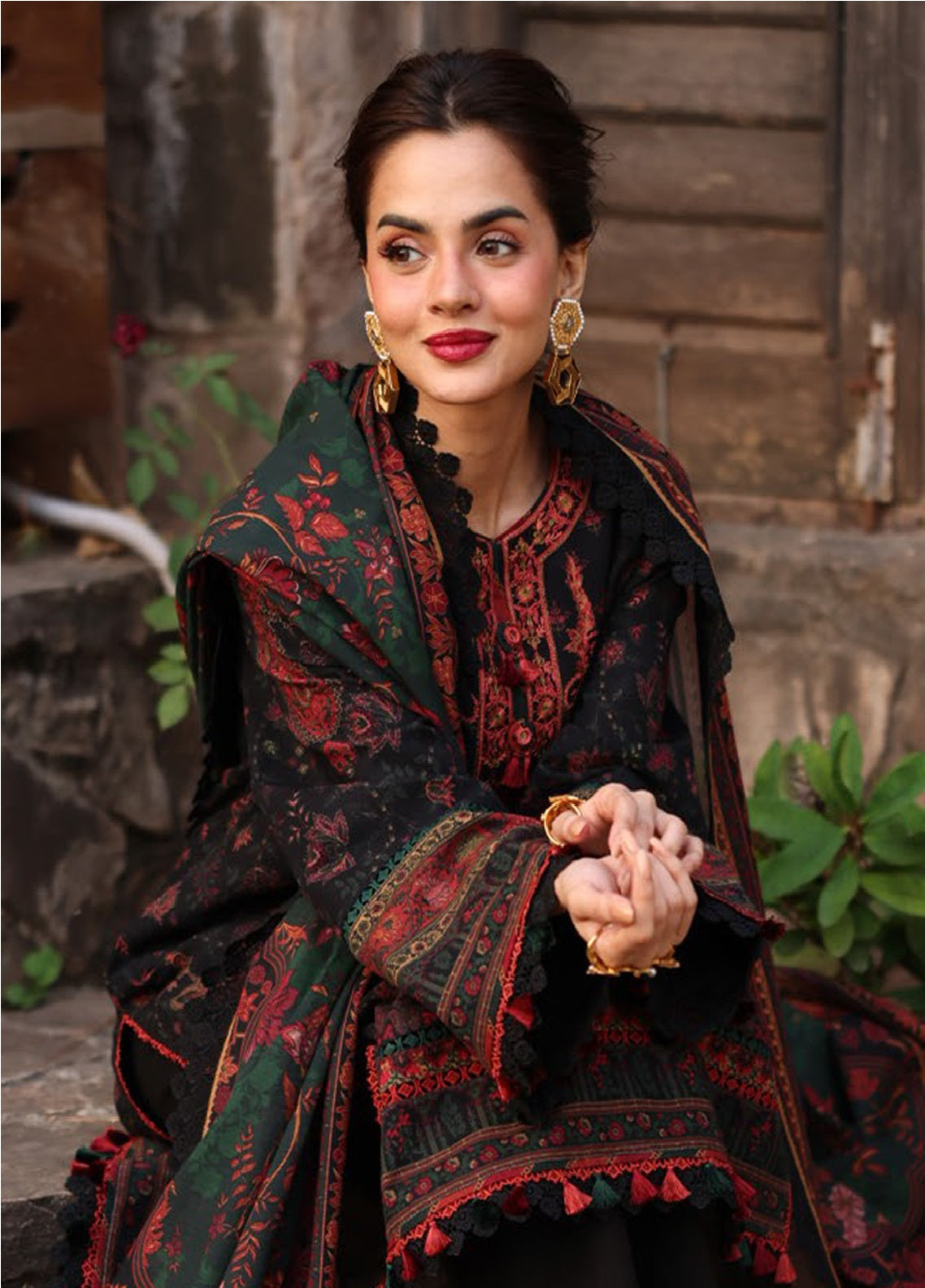 Asim Jofa Embroidered Khaddar Winter 3 Piece Unstitched Suit AJ24UW AJUW-09 Asim Jofa Embroidered Khaddar Winter 3 Piece Unstitched Suit AJ24UW AJUW-09