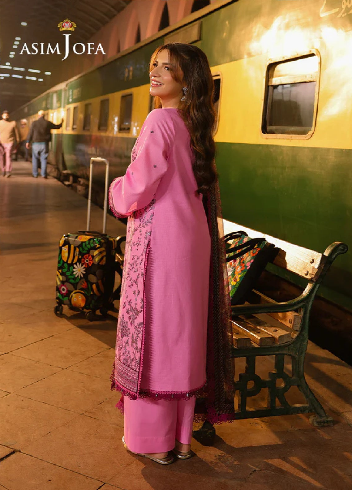 Asim Jofa Embroidered Lawn 3 Piece Unstitched Suit AJ25EL AJUBF-08 Asim Jofa Embroidered Lawn 3 Piece Unstitched Suit AJ25EL AJUBF-08