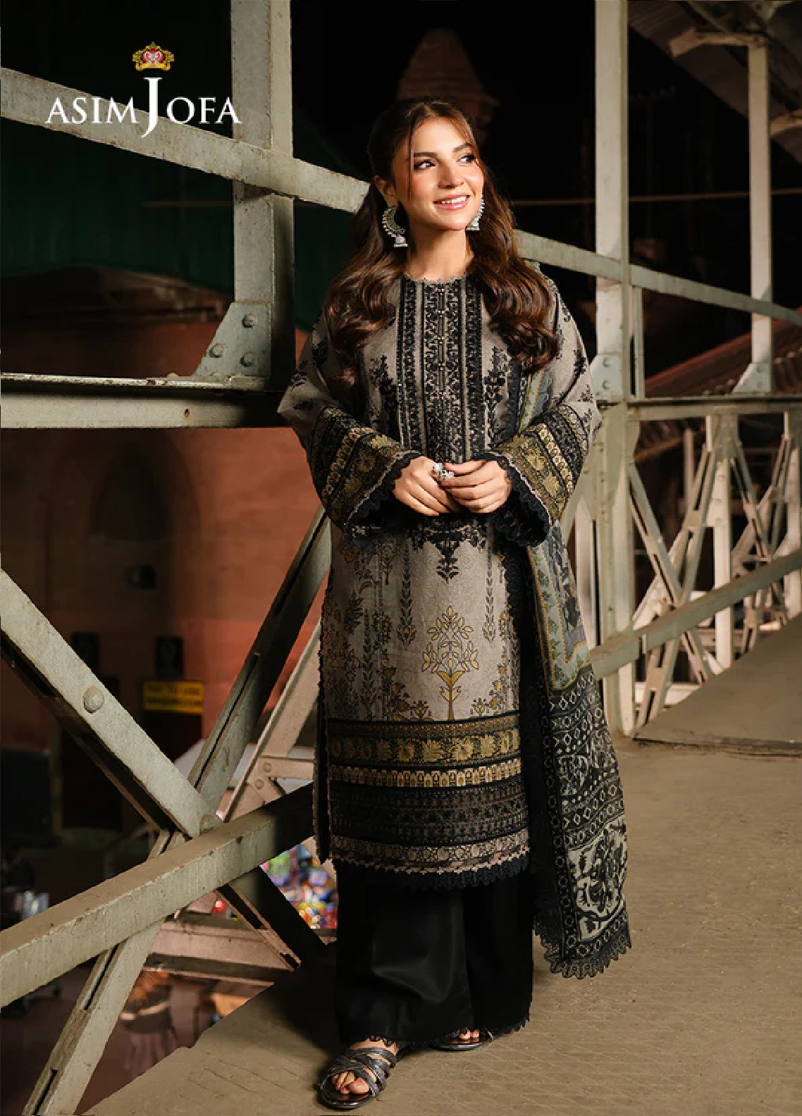 Asim Jofa Embroidered Lawn 3 Piece Unstitched Suit AJ25EL AJUBF-51 Asim Jofa Embroidered Lawn 3 Piece Unstitched Suit AJ25EL AJUBF-51