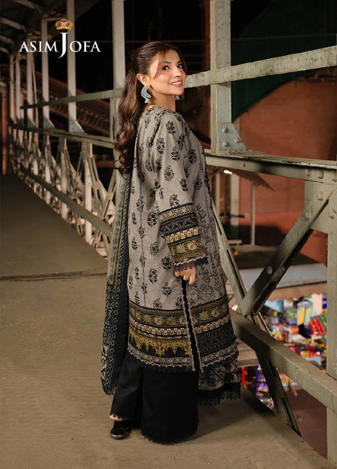 Asim Jofa Embroidered Lawn 3 Piece Unstitched Suit AJ25EL AJUBF-51 Asim Jofa Embroidered Lawn 3 Piece Unstitched Suit AJ25EL AJUBF-51