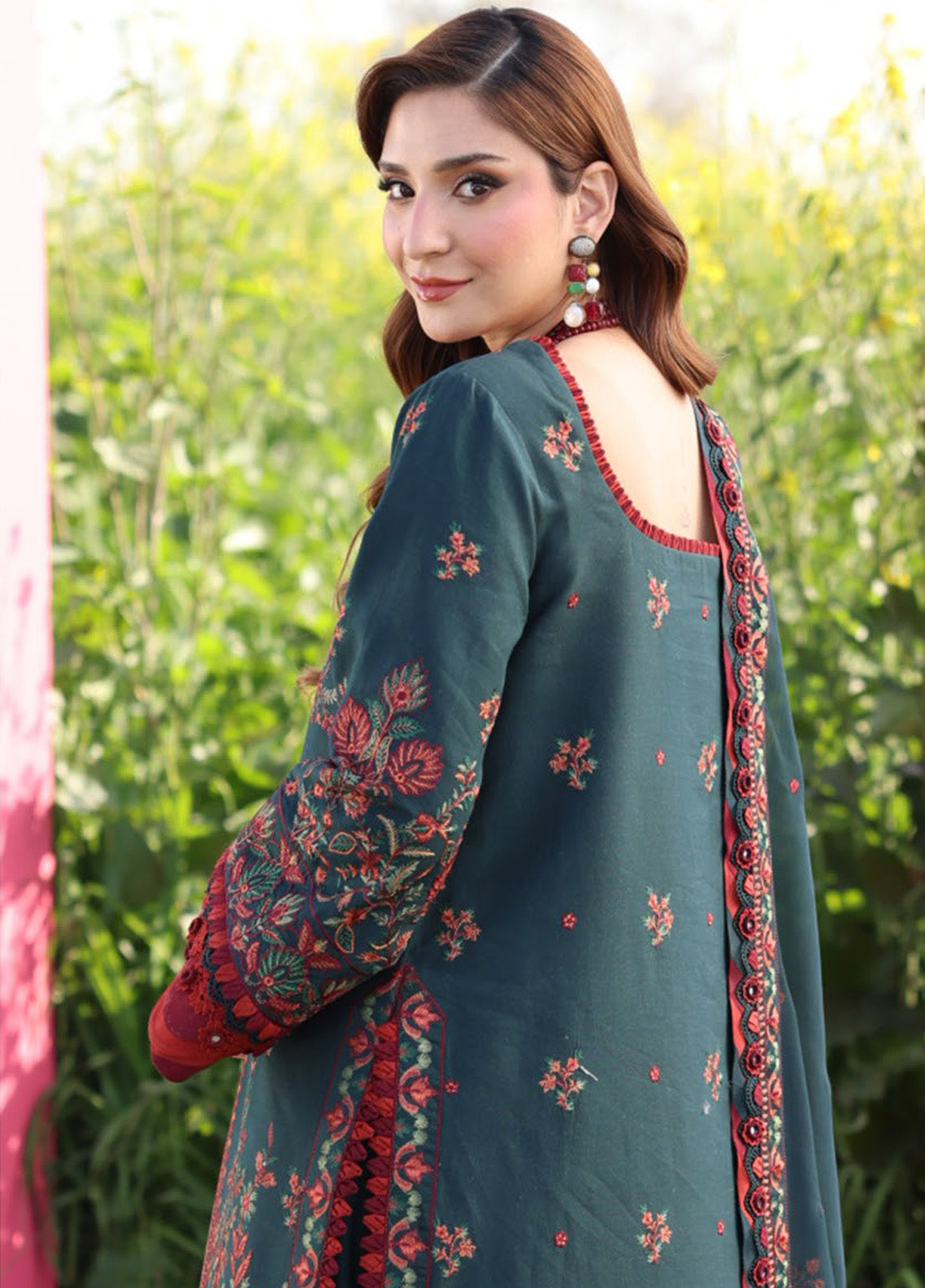 Asim Jofa Embroidered Lawn 3 Piece Unstitched Suit AJ25L D-AJELL-04 Asim Jofa Embroidered Lawn 3 Piece Unstitched Suit AJ25L D-AJELL-04