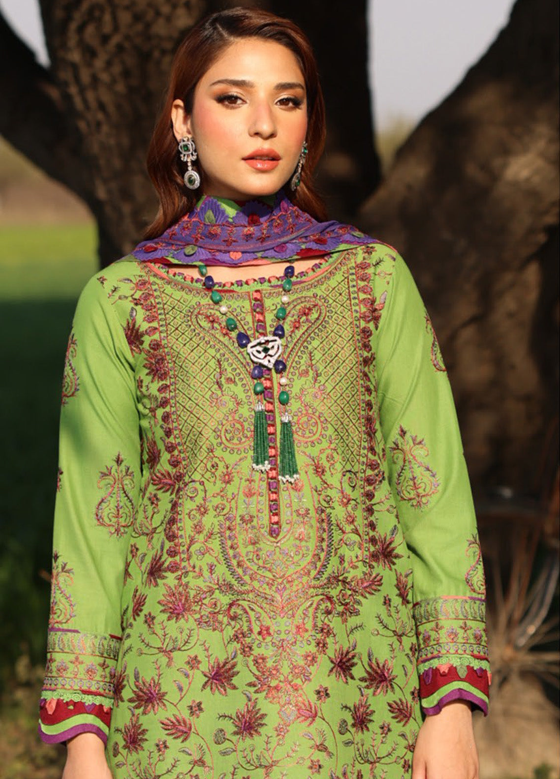 Asim Jofa Embroidered Lawn 3 Piece Unstitched Suit AJ25L D-AJELL-05 Asim Jofa Embroidered Lawn 3 Piece Unstitched Suit AJ25L D-AJELL-05