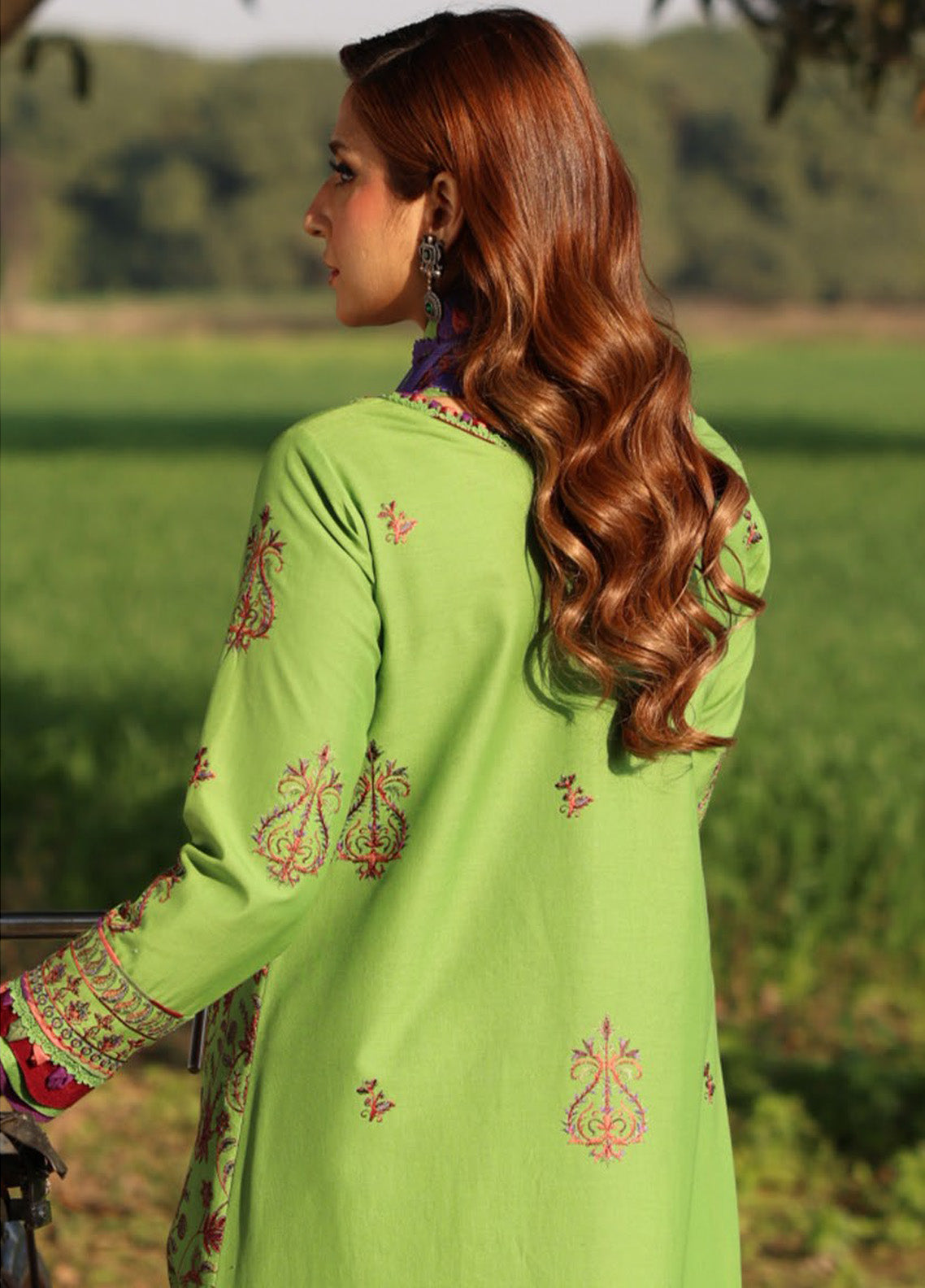 Asim Jofa Embroidered Lawn 3 Piece Unstitched Suit AJ25L D-AJELL-05 Asim Jofa Embroidered Lawn 3 Piece Unstitched Suit AJ25L D-AJELL-05