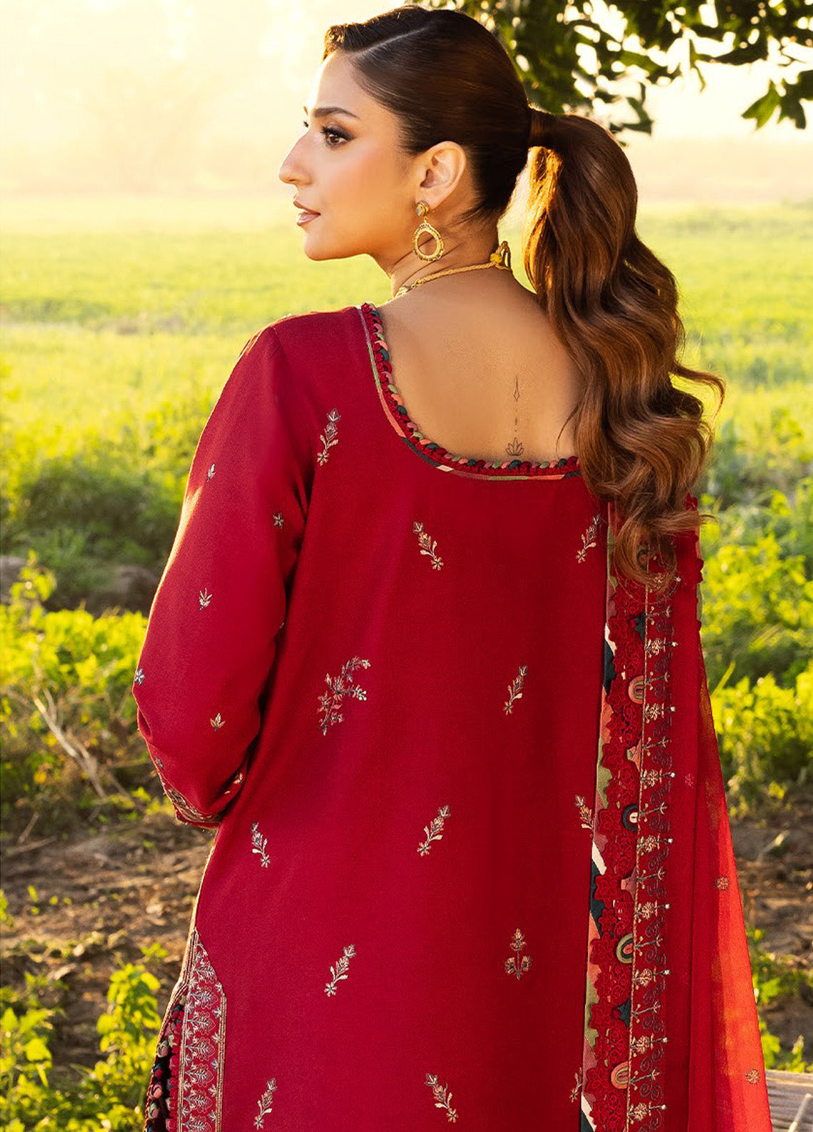 Asim Jofa Embroidered Lawn 3 Piece Unstitched Suit AJ25L D-AJELL-06 Asim Jofa Embroidered Lawn 3 Piece Unstitched Suit AJ25L D-AJELL-06