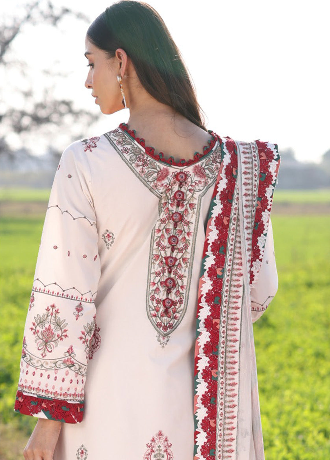 Asim Jofa Embroidered Lawn 3 Piece Unstitched Suit AJ25L D-AJELL-08 Asim Jofa Embroidered Lawn 3 Piece Unstitched Suit AJ25L D-AJELL-08