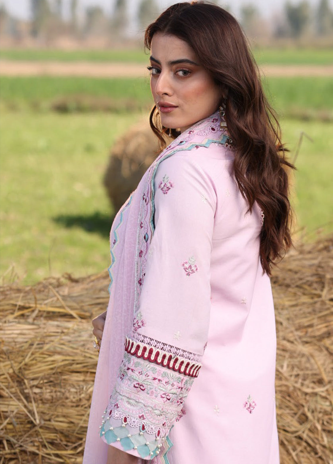 Asim Jofa Embroidered Lawn 3 Piece Unstitched Suit AJ25L D-AJELL-09 Asim Jofa Embroidered Lawn 3 Piece Unstitched Suit AJ25L D-AJELL-09
