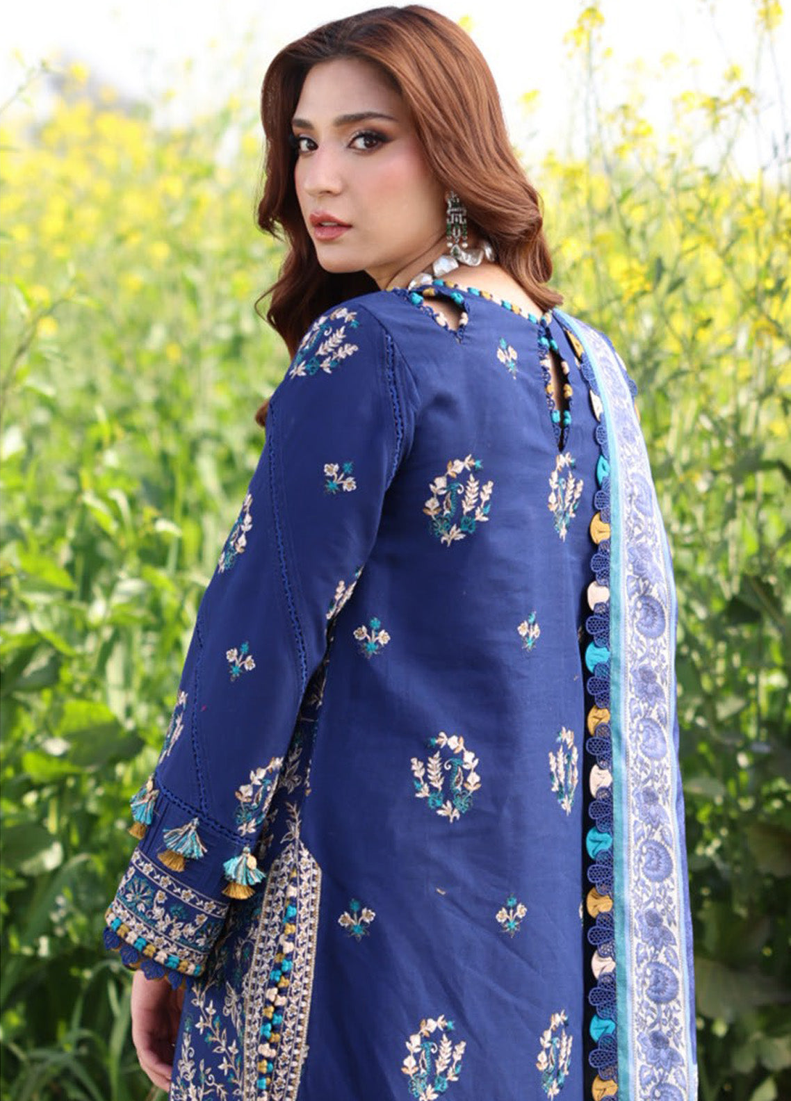 Asim Jofa Embroidered Lawn 3 Piece Unstitched Suit AJ25L D-AJELL-11 Asim Jofa Embroidered Lawn 3 Piece Unstitched Suit AJ25L D-AJELL-11
