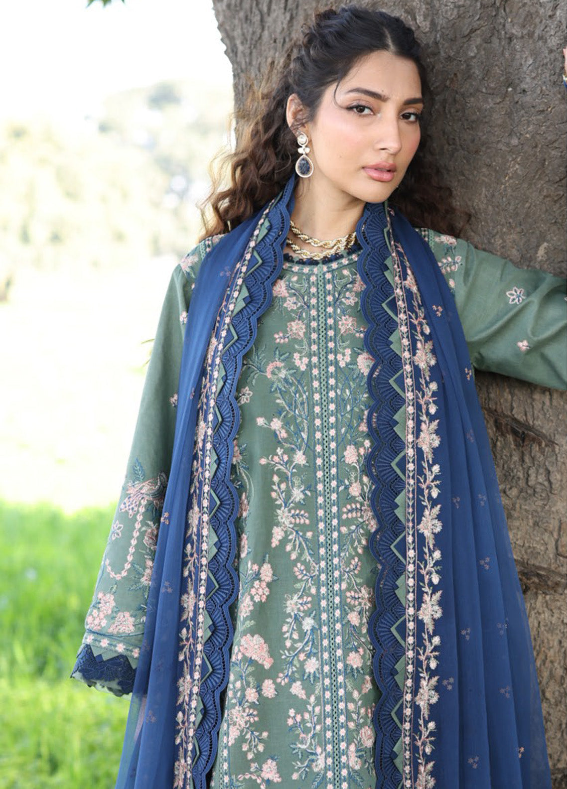 Asim Jofa Embroidered Lawn 3 Piece Unstitched Suit AJ25L D-AJELL-14 Asim Jofa Embroidered Lawn 3 Piece Unstitched Suit AJ25L D-AJELL-14