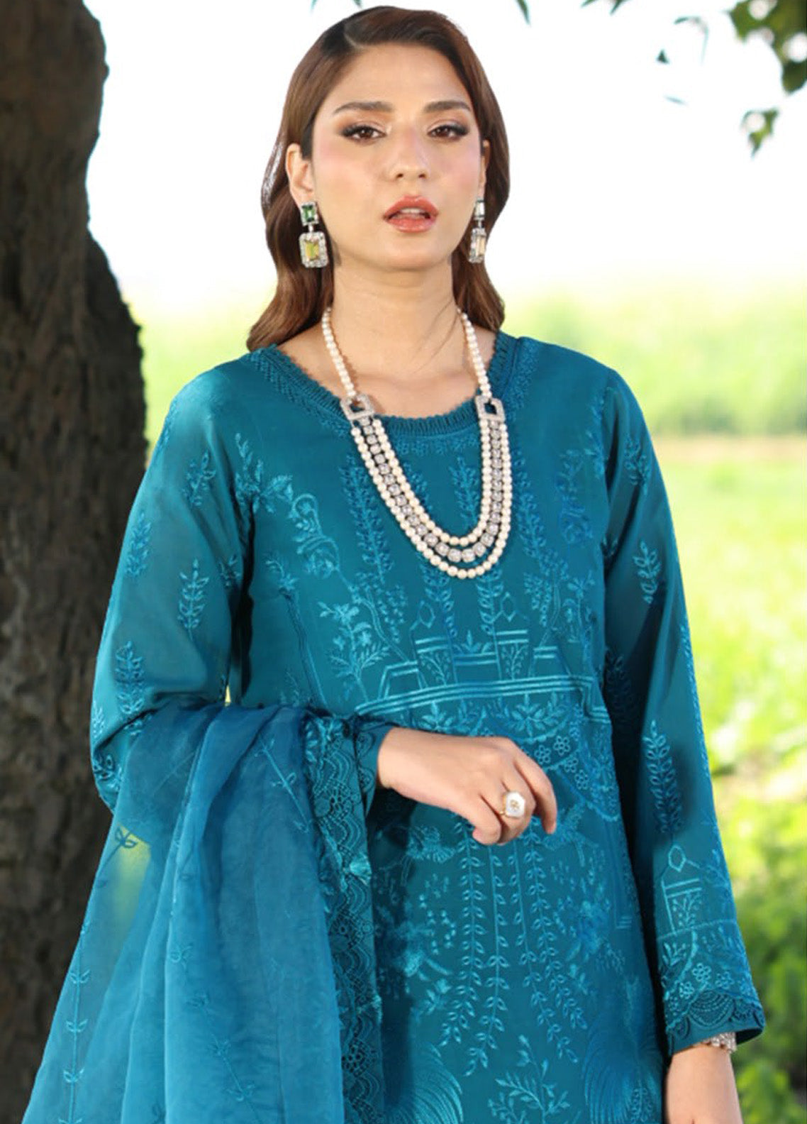 Asim Jofa Embroidered Lawn 3 Piece Unstitched Suit AJ25L D-AJELL-17 Asim Jofa Embroidered Lawn 3 Piece Unstitched Suit AJ25L D-AJELL-17