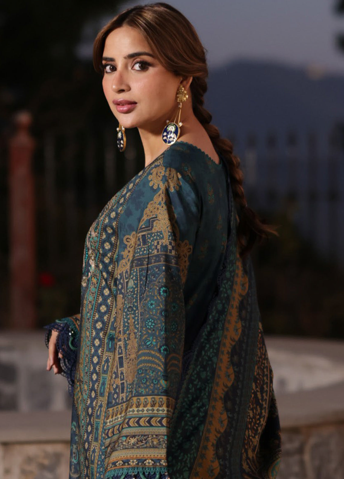 Asim Jofa Embroidered Viscose Winter 3 Piece Unstitched Suit AJ24UW AJUW-20 Asim Jofa Embroidered Viscose Winter 3 Piece Unstitched Suit AJ24UW AJUW-20