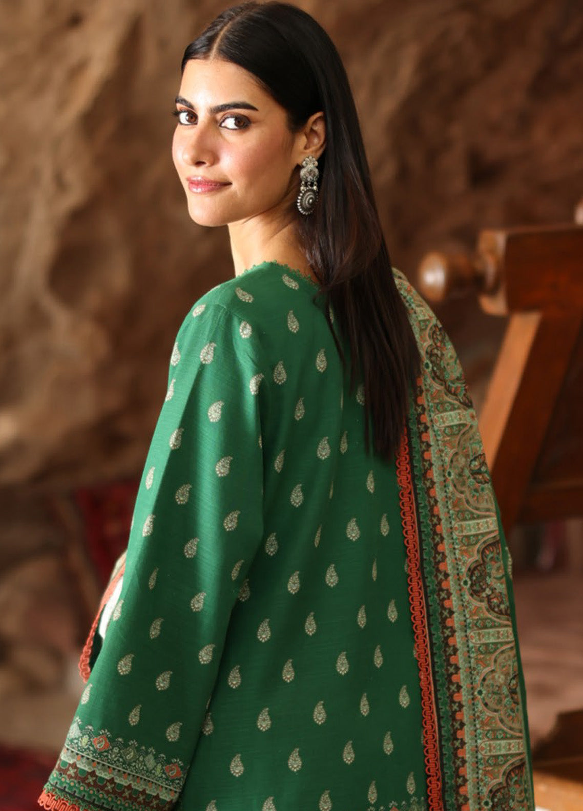 Asim Jofa Printed Khaddar Winter 3 Piece Unstitched Suit AJ24UW AJUW-32 Asim Jofa Printed Khaddar Winter 3 Piece Unstitched Suit AJ24UW AJUW-32