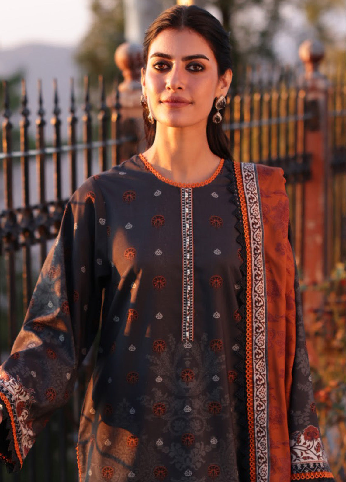 Asim Jofa Printed Viscose Winter 3 Piece Unstitched Suit AJ24UW AJUW-70 Asim Jofa Printed Viscose Winter 3 Piece Unstitched Suit AJ24UW AJUW-70