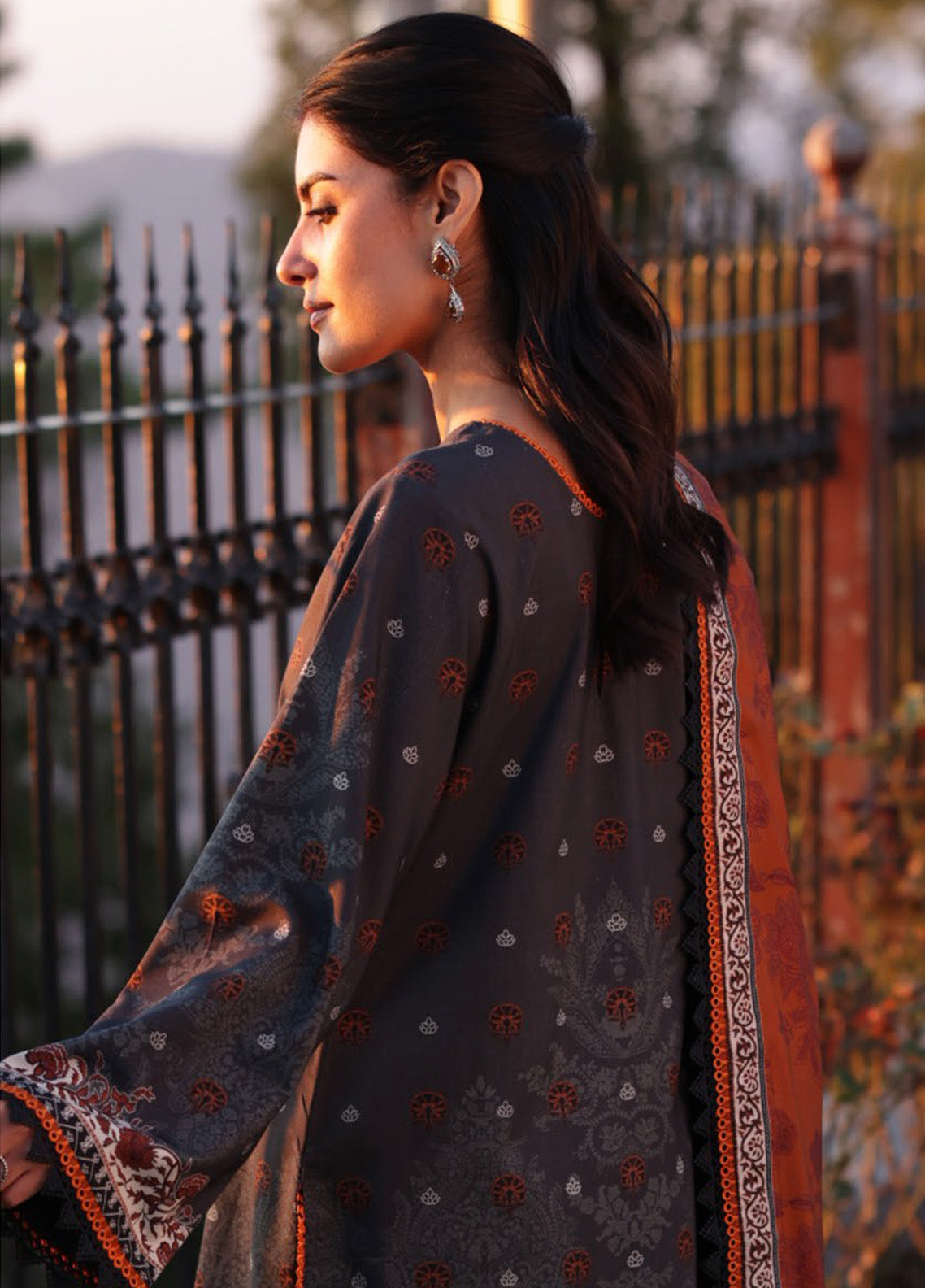Asim Jofa Printed Viscose Winter 3 Piece Unstitched Suit AJ24UW AJUW-70 Asim Jofa Printed Viscose Winter 3 Piece Unstitched Suit AJ24UW AJUW-70
