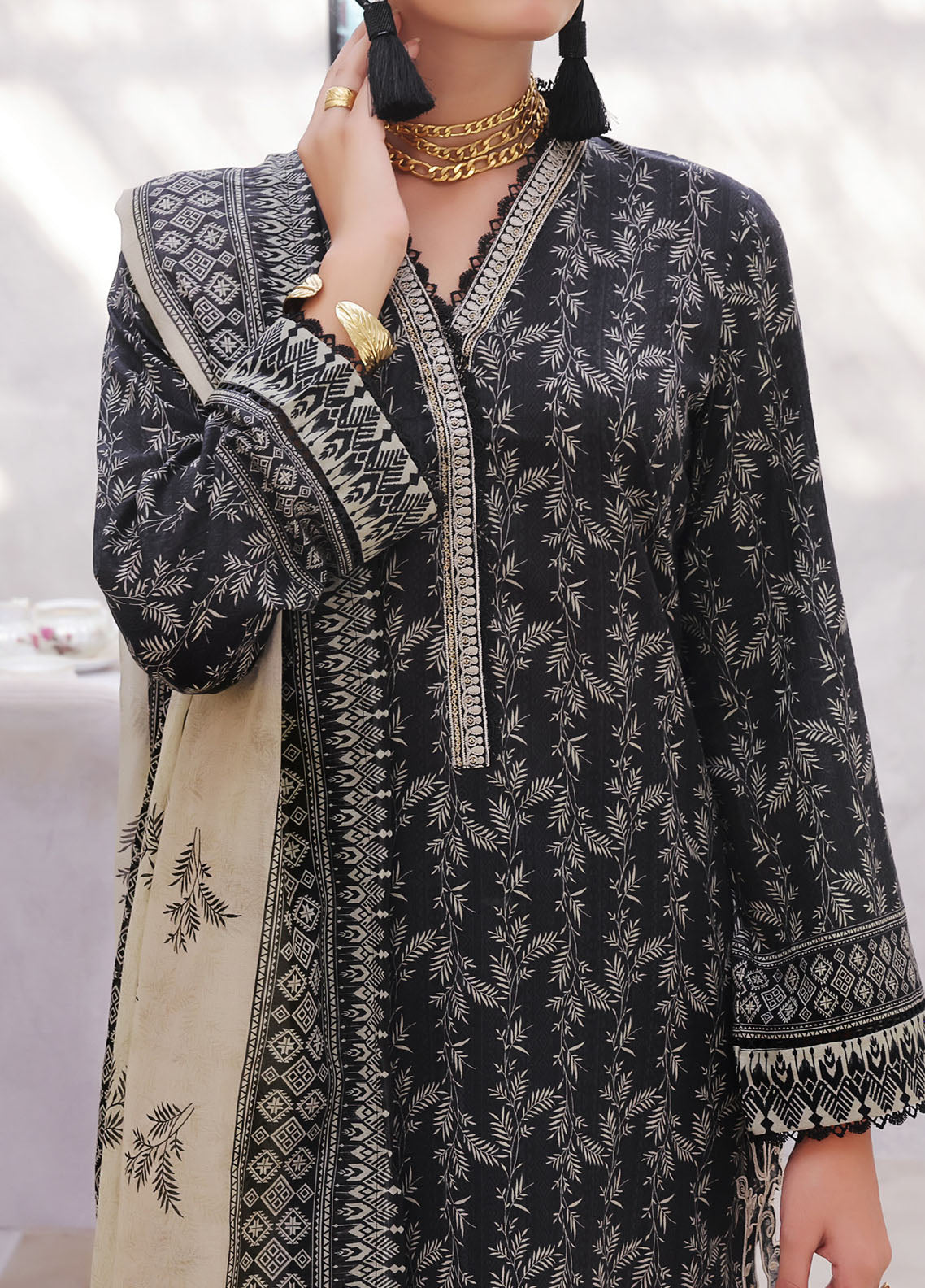 Ayesha Alishba By VS Textile Embroidered Lawn 3 Piece Unstitched Suit VS25AAELE D-56 Ayesha Alishba By VS Textile Embroidered Lawn 3 Piece Unstitched Suit VS25AAELE D-56