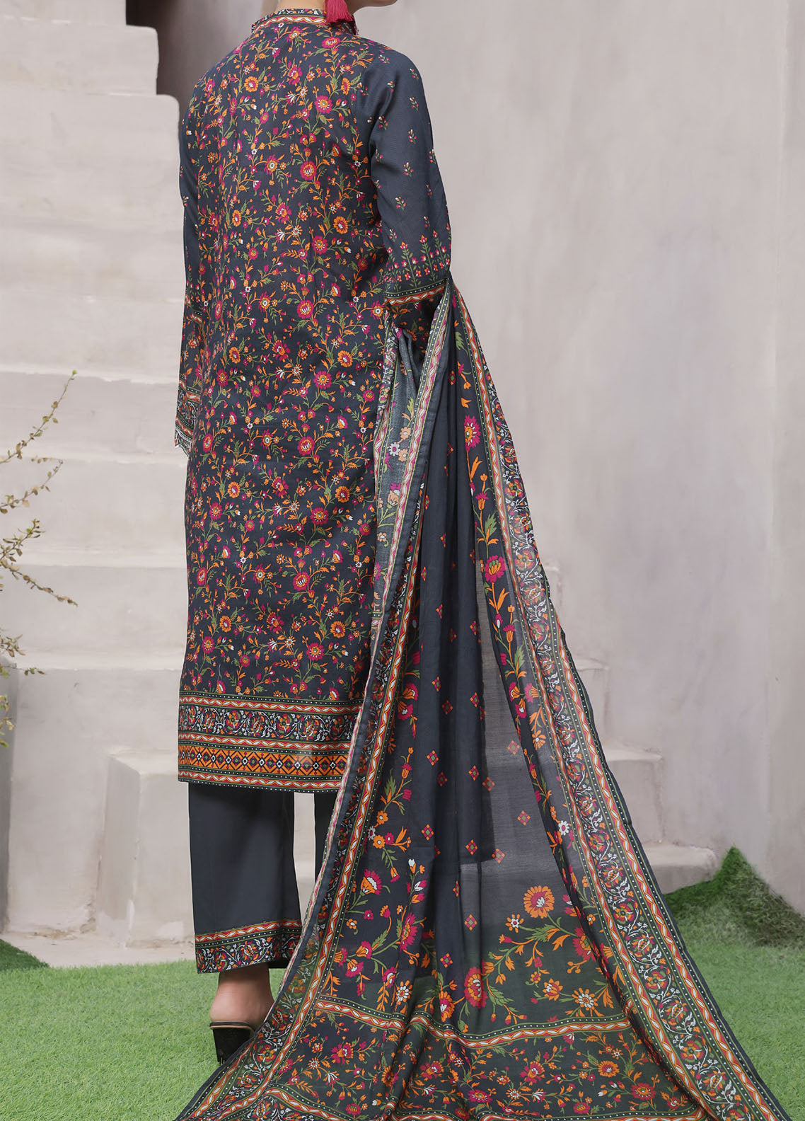 Ayesha Alishba By VS Textile Embroidered Lawn 3 Piece Unstitched Suit VS25AAELE D-63 Ayesha Alishba By VS Textile Embroidered Lawn 3 Piece Unstitched Suit VS25AAELE D-63