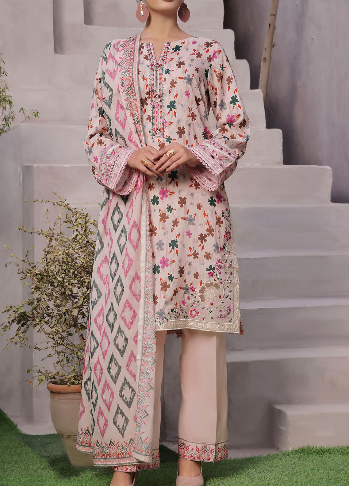 Ayesha Alishba By VS Textile Embroidered Lawn 3 Piece Unstitched Suit VS25AAELE D-65 Ayesha Alishba By VS Textile Embroidered Lawn 3 Piece Unstitched Suit VS25AAELE D-65