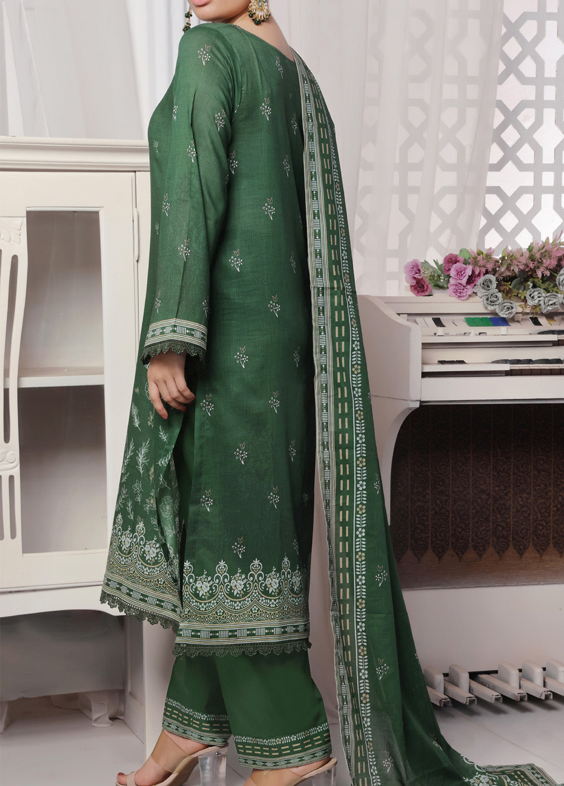 Ayesha Alishba By VS Textile Printed Lawn 3 Piece Unstitched Suit VS25AAPL D-647 Ayesha Alishba By VS Textile Printed Lawn 3 Piece Unstitched Suit VS25AAPL D-647