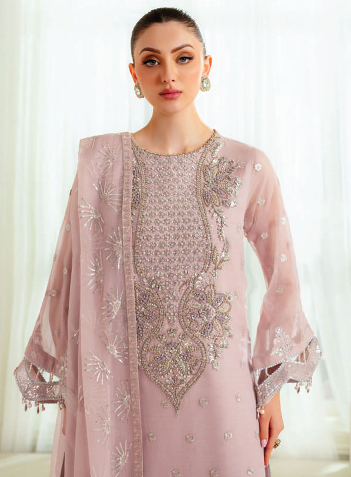 Aymal By Alizeh Embroidered Chiffon 3 Piece Unstitched Suit AF25A D-4045 SIRA Aymal By Alizeh Embroidered Chiffon 3 Piece Unstitched Suit AF25A D-4045 SIRA