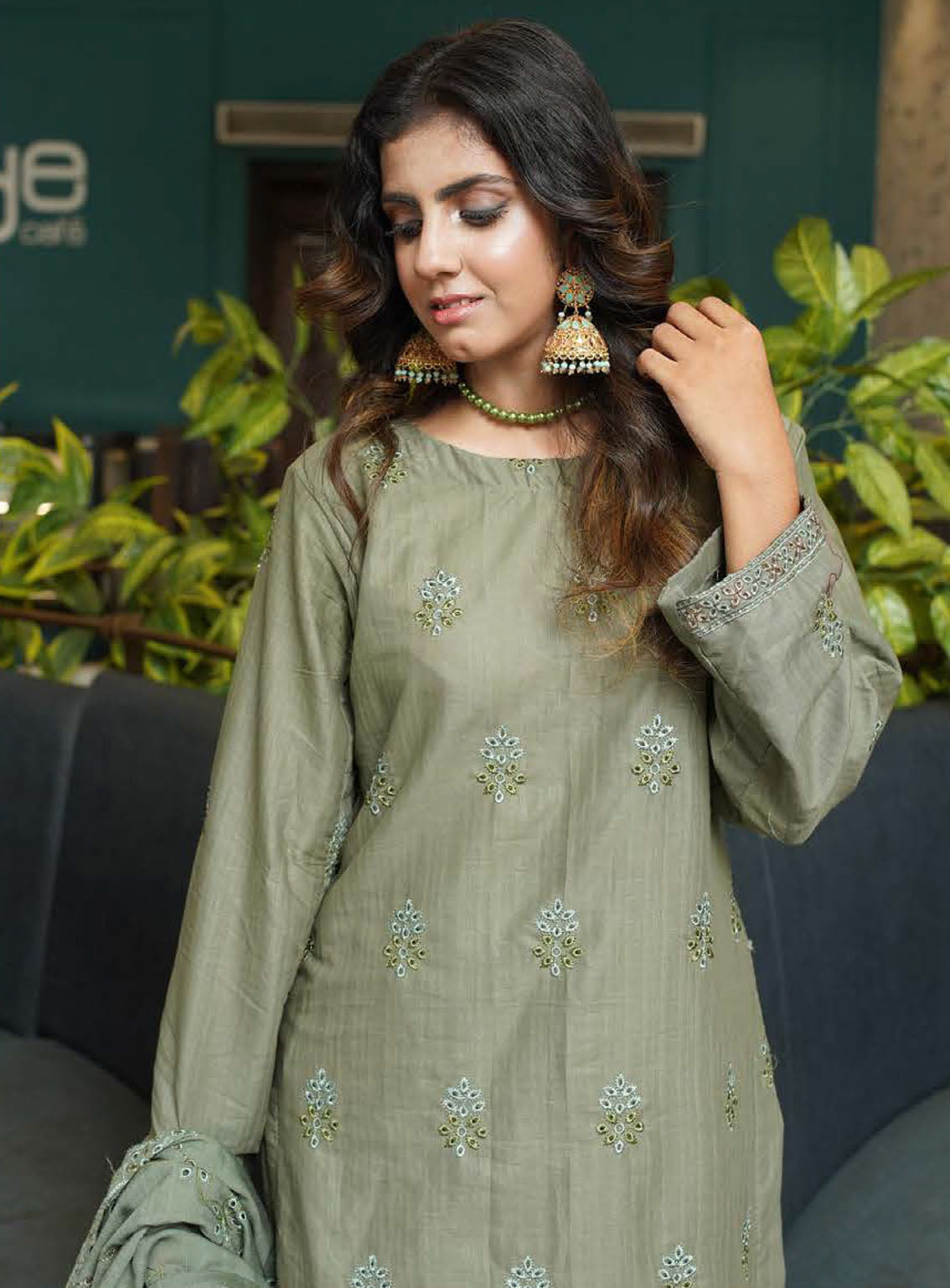 Ayzal By Mian Rafiq Doriya Embroidered Lawn 3 Piece Unstitched Suit MR24A DCL-05 Ayzal By Mian Rafiq Doriya Embroidered Lawn 3 Piece Unstitched Suit MR24A DCL-05
