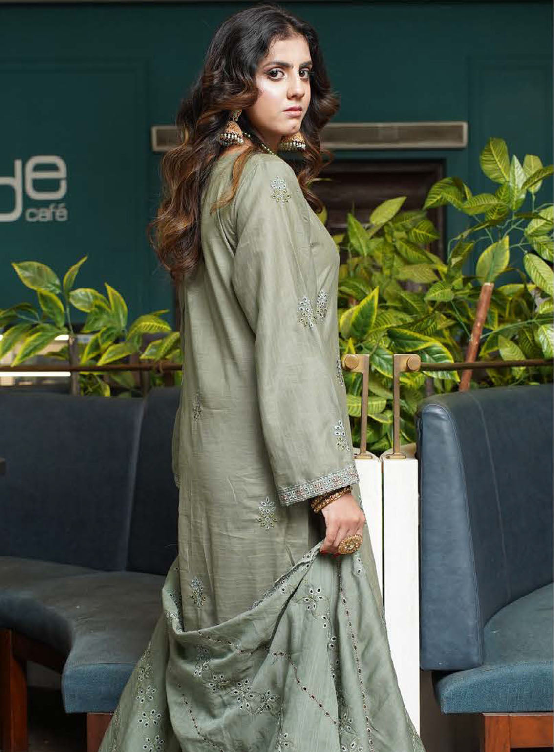 Ayzal By Mian Rafiq Doriya Embroidered Lawn 3 Piece Unstitched Suit MR24A DCL-05 Ayzal By Mian Rafiq Doriya Embroidered Lawn 3 Piece Unstitched Suit MR24A DCL-05