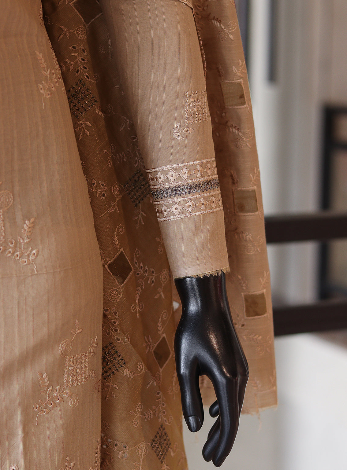 Ayzal By Mian Rafiq Doriya Embroidered Lawn 3 Piece Unstitched Suit MR24A DCL-08 Ayzal By Mian Rafiq Doriya Embroidered Lawn 3 Piece Unstitched Suit MR24A DCL-08