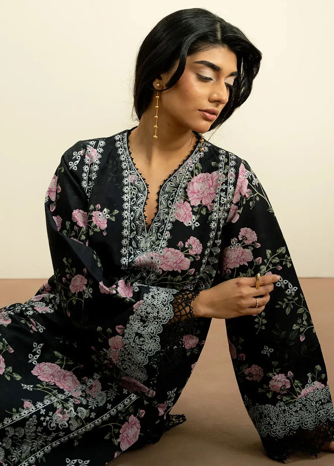 Ayzel By Afrozeh The Bare Minimum Core Embroidered Lawn 3 Piece Unstitched Suit AF24ABMV1 D-08 ALYSSUM Ayzel By Afrozeh The Bare Minimum Core Embroidered Lawn 3 Piece Unstitched Suit AF24ABMV1 D-08 ALYSSUM