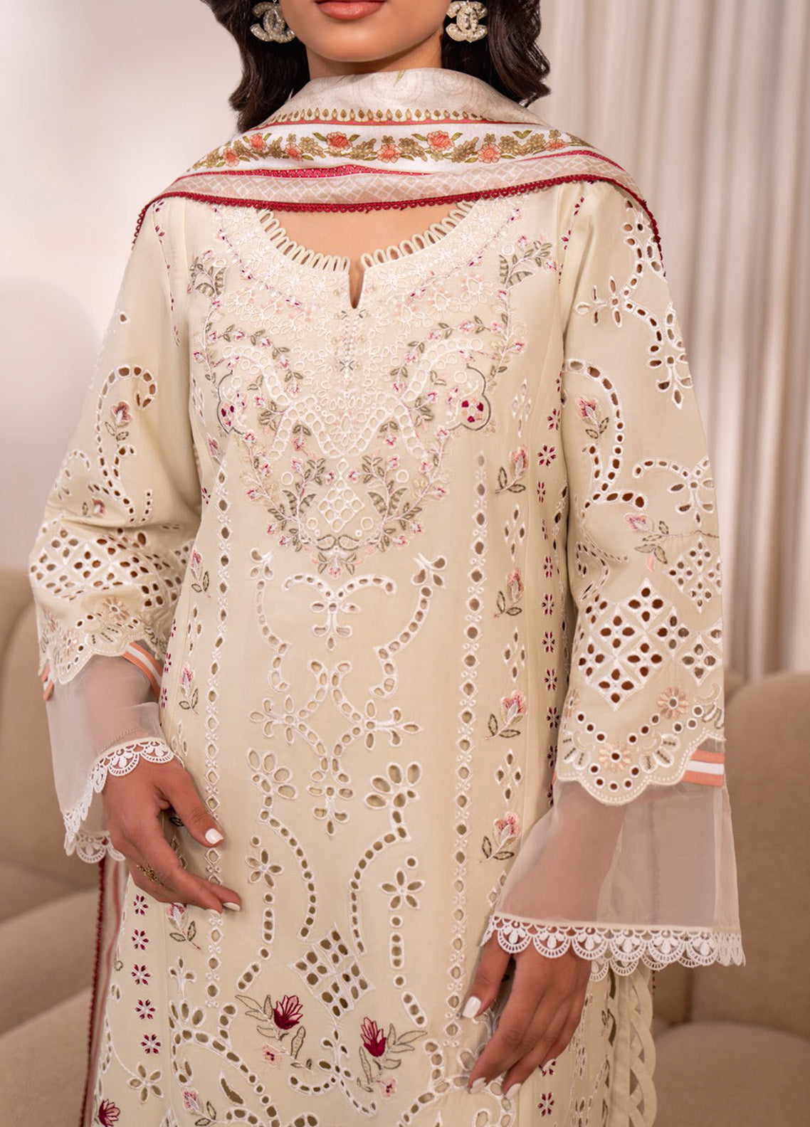 Azalea By Zavi Embroidered Lawn 3 Piece Unstitched Suit ZV25AL D-101 Azalea By Zavi Embroidered Lawn 3 Piece Unstitched Suit ZV25AL D-101