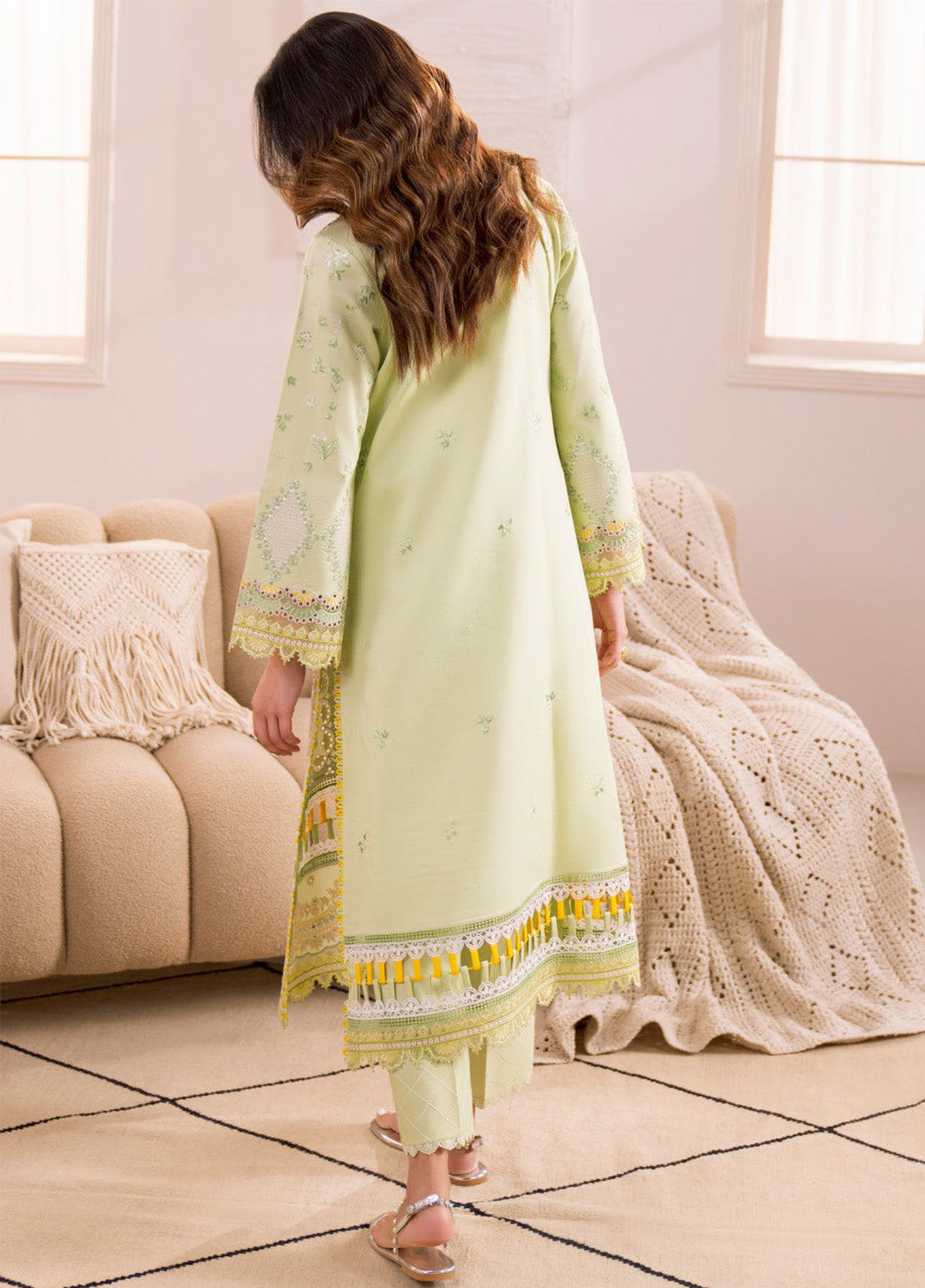 Azalea By Zavi Embroidered Lawn 3 Piece Unstitched Suit ZV25AL D-102 Azalea By Zavi Embroidered Lawn 3 Piece Unstitched Suit ZV25AL D-102