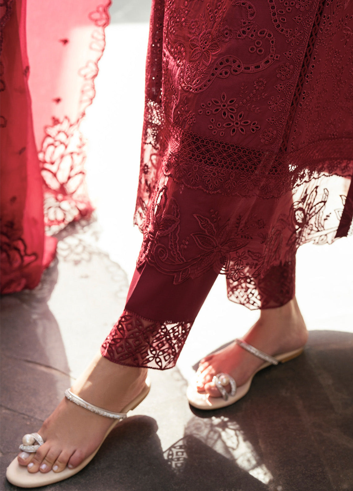 Azure Luxury Embroidered Lawn 3 Piece Unstitched Suit AZU25LL D-ROSSO ROYAL Azure Luxury Embroidered Lawn 3 Piece Unstitched Suit AZU25LL D-ROSSO ROYAL