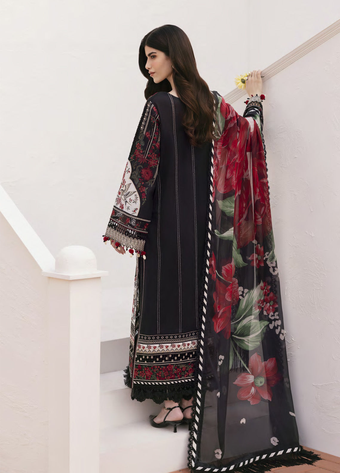 Baroque Embroidered Lawn 3 Piece Unstitched Suit BQ25EL D-01 Baroque Embroidered Lawn 3 Piece Unstitched Suit BQ25EL D-01